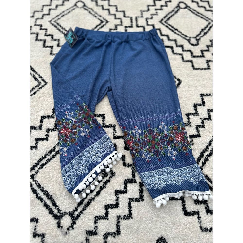 Light weight denim, looking capri with pom-poms and elastic waist